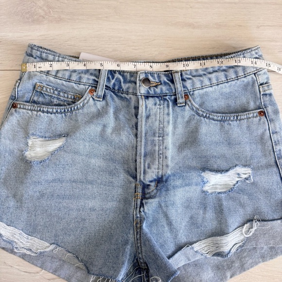 NWT H&M light blue denim cut off high waisted distressed jean shorts size 8 - Picture 6 of 7